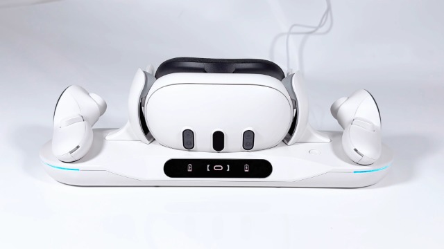 【未使用】 Quest 3 Charging Dock ホワイト Buy the Meta Quest 3/3S Compact Charging Dock | VR Expert